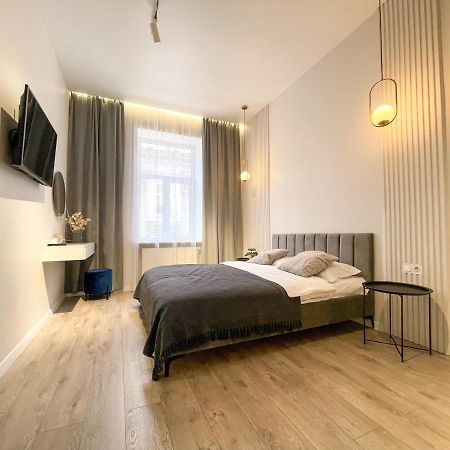 Апартаменти На Менцинського 6 Lviv Exterior photo